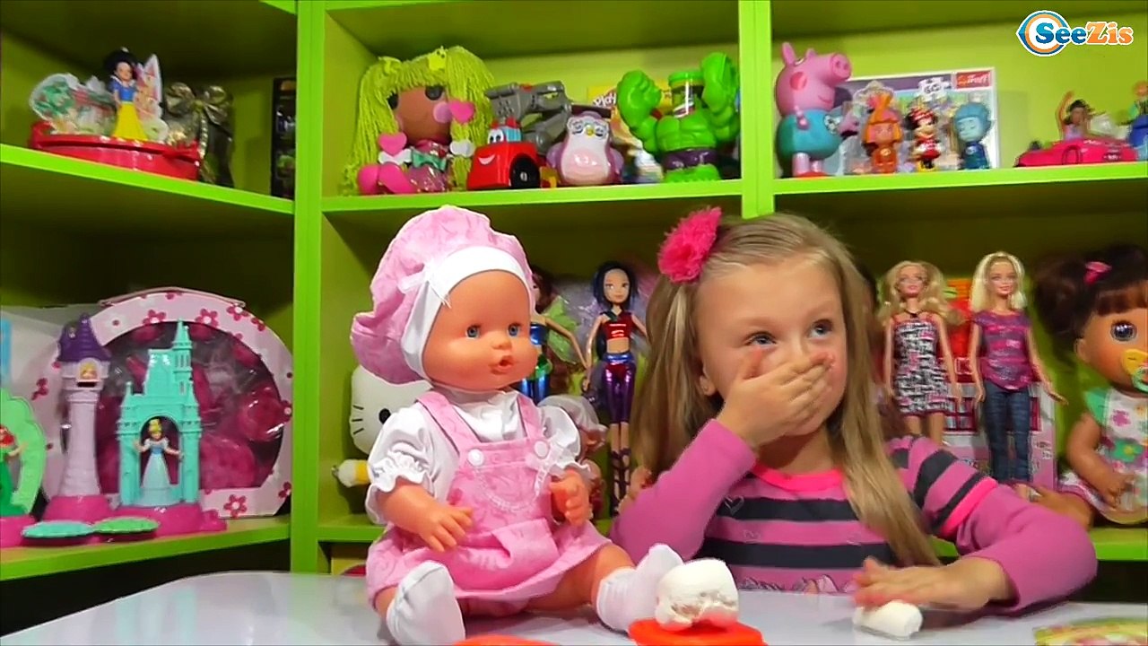 ✔ Кукла Ненуко. Ярослава открывает новый набор пластилина. Делаем брелоки для куклы. Doll Nenuco ✔