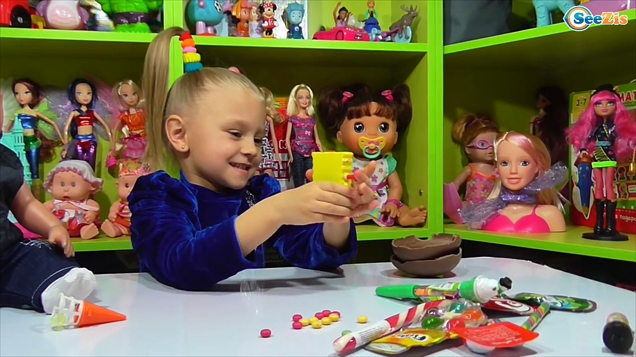 ✔ Кукла Беби Борн. Ярослава открывает сладкие с...
