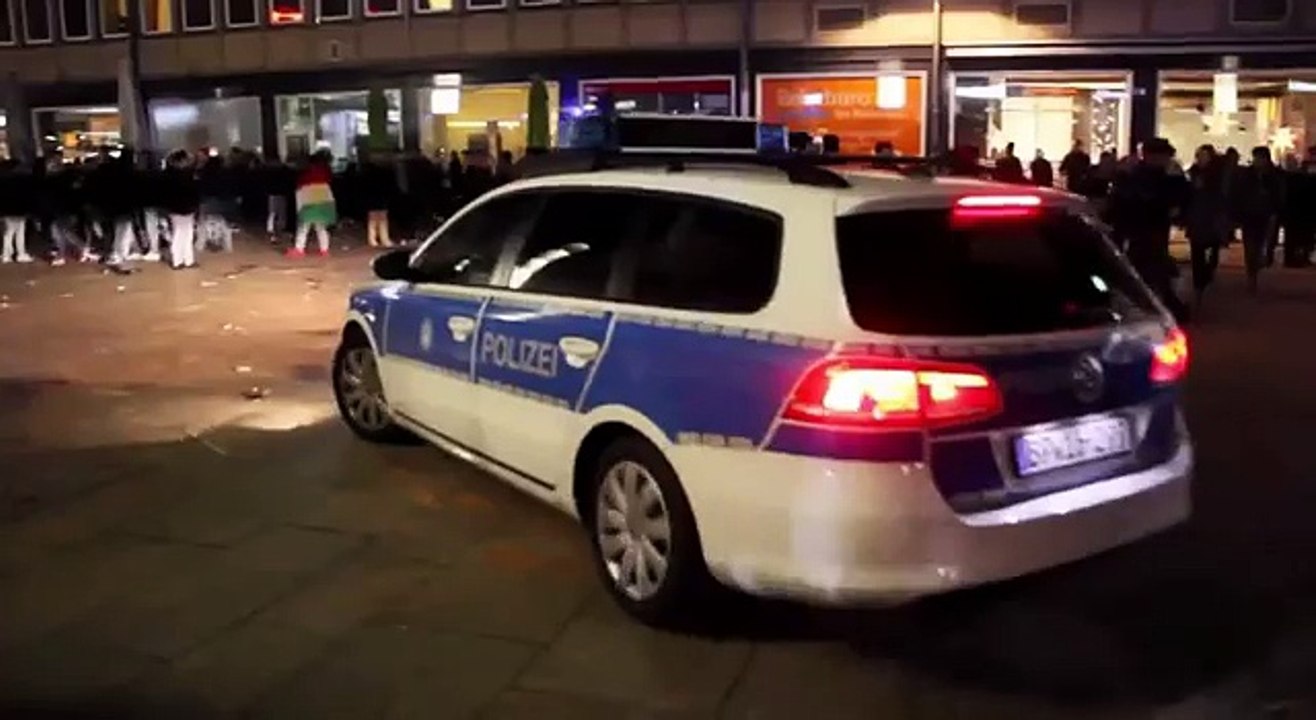 „Ich töte sie, ficken, große Brüste“