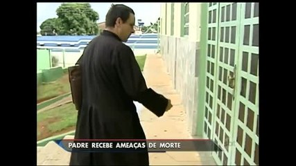 Padre que tenta proteger famílias ameaçadas de morte vira alvo de criminosos