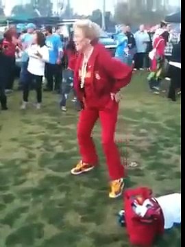 бабуля жжет