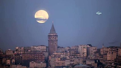 Galata ile Ay, bu kez mavi saatte buluştu