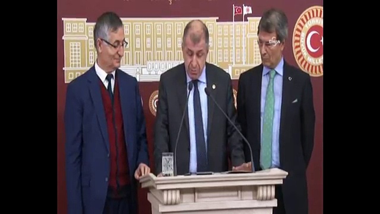 Ümit Özdağ, kurultay isteyerek istifa etti