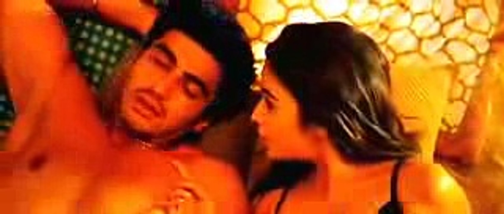 Alia Bhatt All Kissing Scenes From 2 States.mp4_low