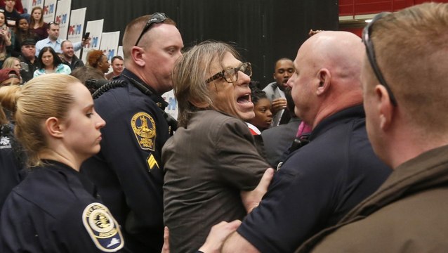 Photographer, Secret Service agent scuffle at Trump rally