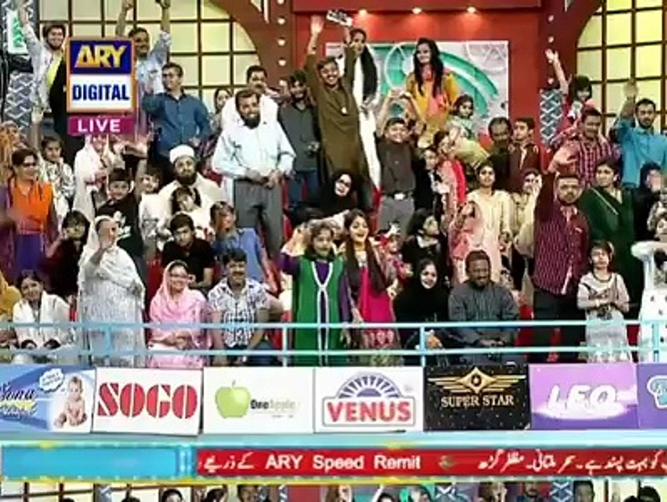 Fahad mustafa doing parody of Amir liaquat in his show