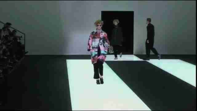 Las mujeres bohemias de Armani y las guerreras de Dsquared2 clausuran Milán