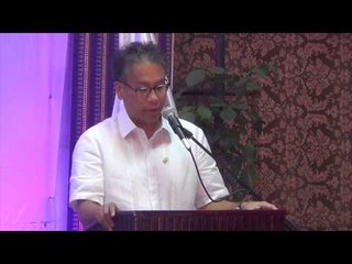 Mar Roxas unleashes jokes during mayors’ event