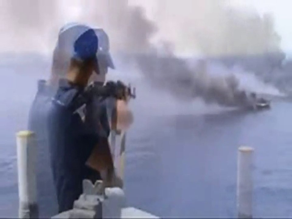 Russian Destroyer vs. Somali Pirate Vessel - Russian Sailors: 1 / Spear-Chuckers: 0