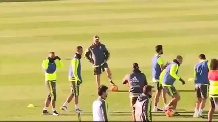 Cristiano Ronaldo se burla de James, CR7 destroyed James