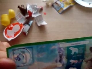 下载视频: 2 Kinder Surprise Maxi Eggs Unboxing Christmas Toys Kinder Santa Disney Pixar Cars McQueen