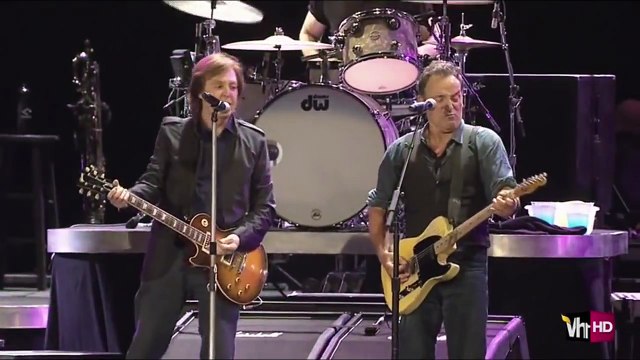 Paul McCartney & Bruce Springsteen - I Saw Her Standing There & Twist And Shout