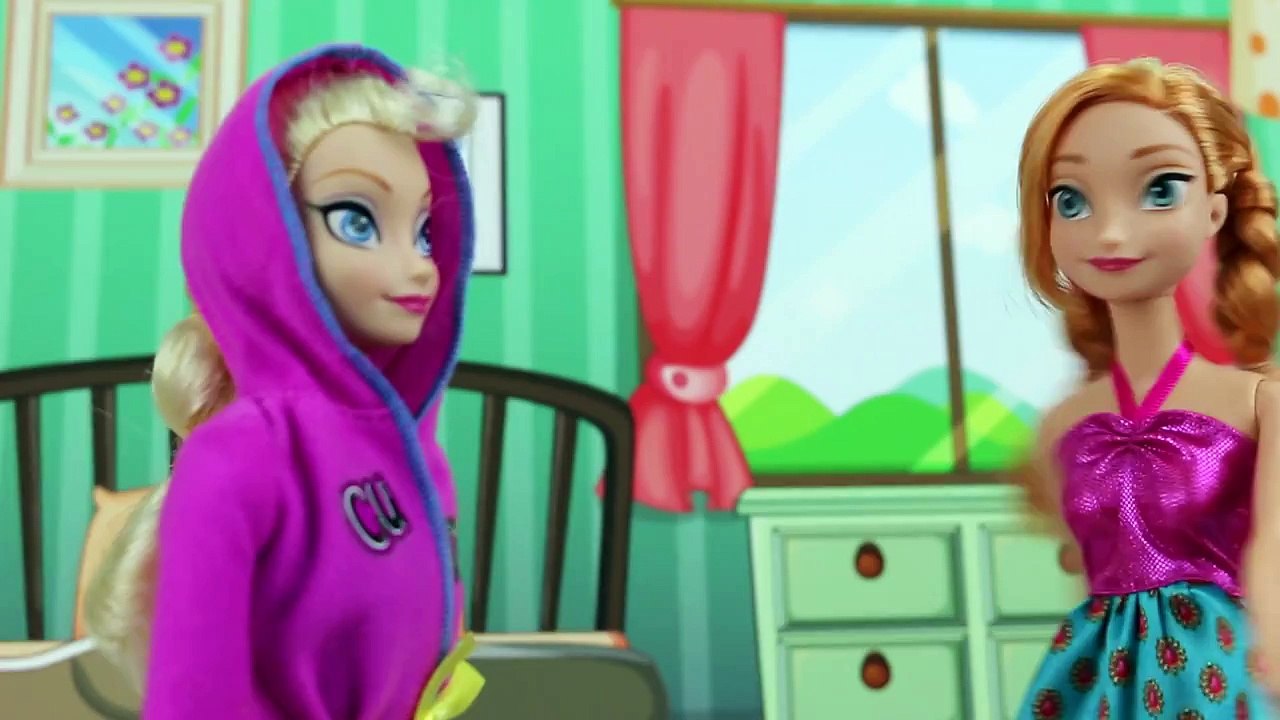 Frozen Elsa Freezes Elsa Instead of Hans with Frozen Anna and Kristoff. DisneyToysFan