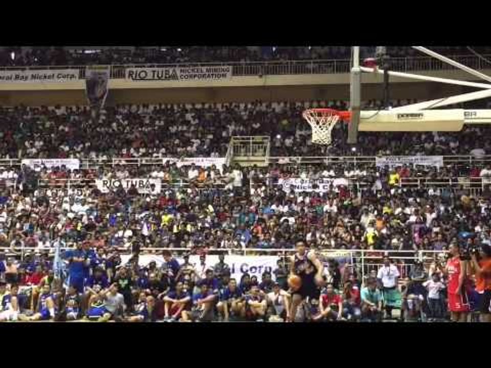 Gueverra wins 2015 Slam Dunk with between-the-legs jam