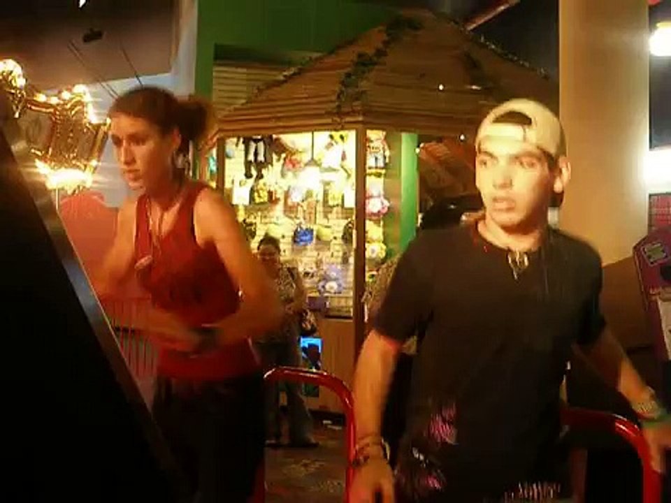 Tebo and SRok dancing DDR