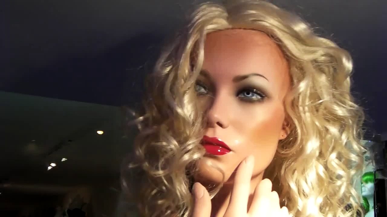 Sensual Blondes...Hot Bimbo Babe "look" for summer 2009!