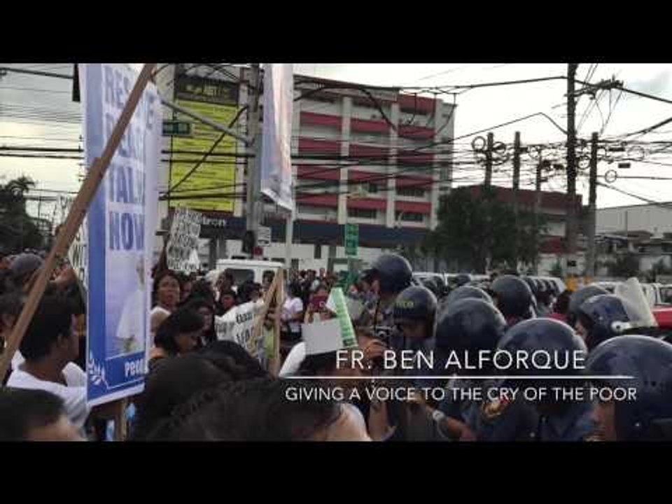 Cops block militant groups going to Palace to welcome Pope