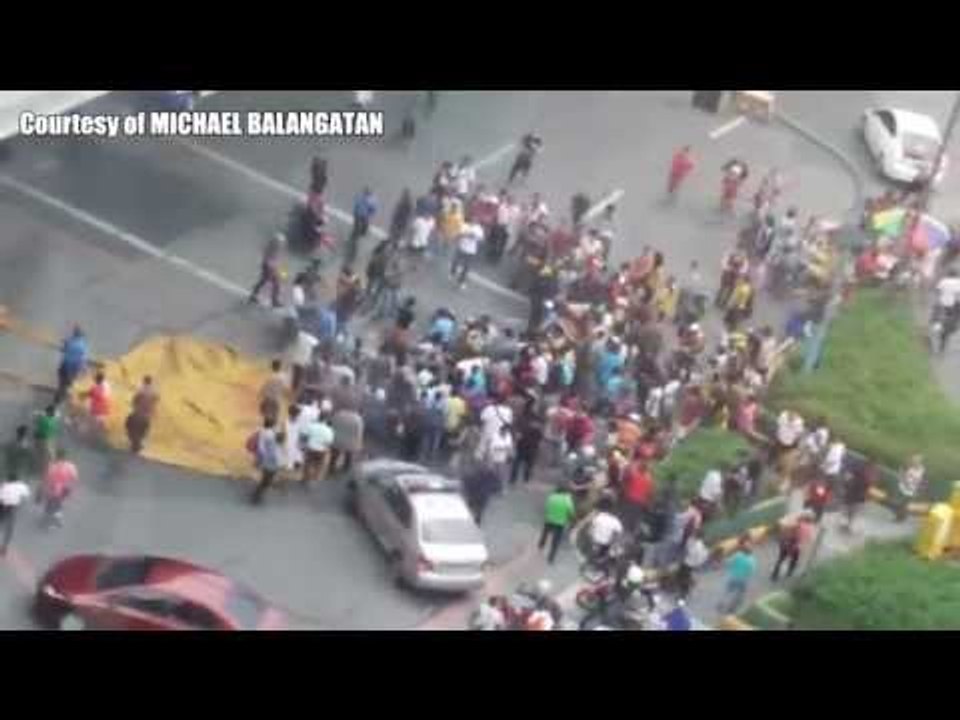 Man jumps off  Edsa-Timog flyover