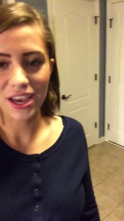 Cette fille pète plus fort que son frère qui est bluffé !