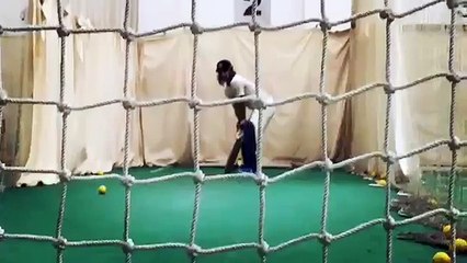 Sushant Singh Rajput Practing the Helicoptor shot by Dhoni and he nails it.