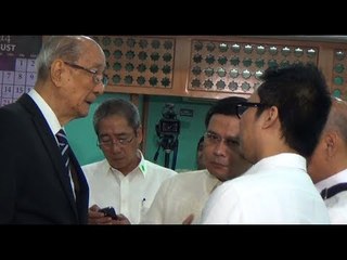 Jinggoy Estrada cool in his crisp Barong Tagalog; Napoles glum during arraignment