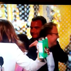 Morgan Freeman affamé mange des cookies sur la scène des oscars