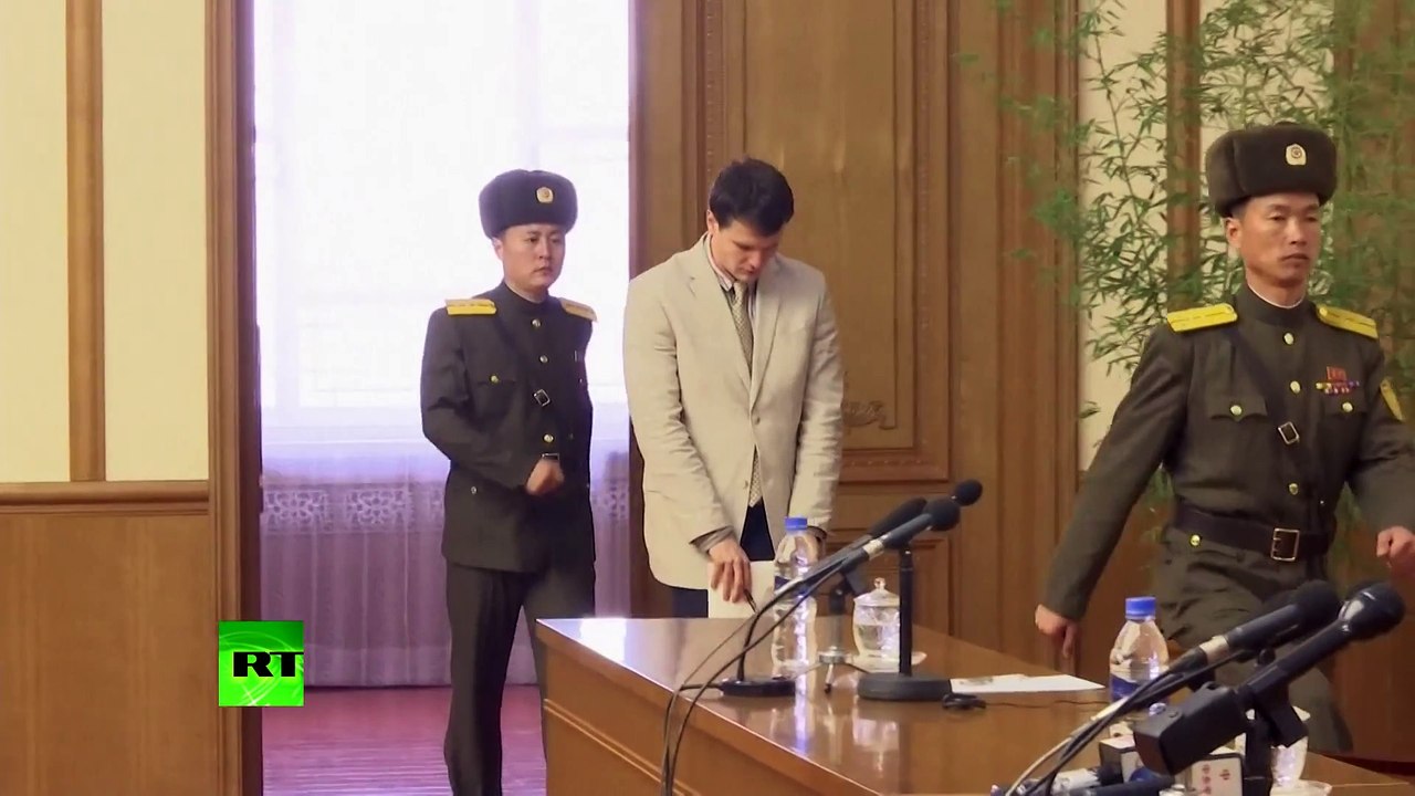 Un étudiant américain pris en train de voler un poster en Corée du Nord pleure devant un tribunal pour éviter une lourde condamnation