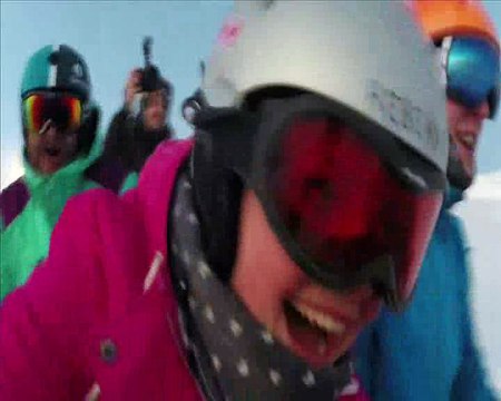 L’impressionnant rafting sur neige dans un canoé gonflable à plus de 70 km/h