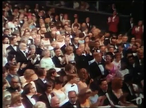 George Kennedy remportant son Oscar pour Luke la main froide en 1968