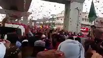 غازی ممتاز قادری کے جنازے پر پھولوں کی بارش کے خصوصی مناظر
