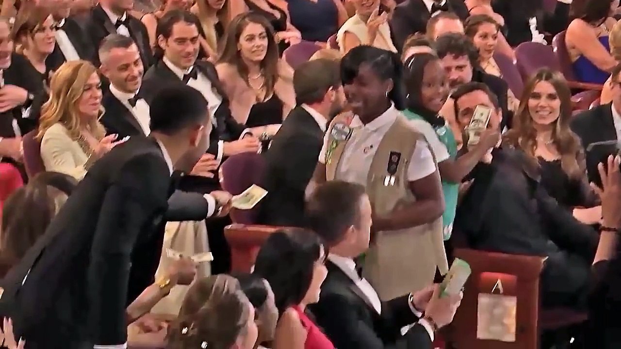 Unaired Footage Of Celebrities Buying Girl Scout Cookies # Oscars 2016