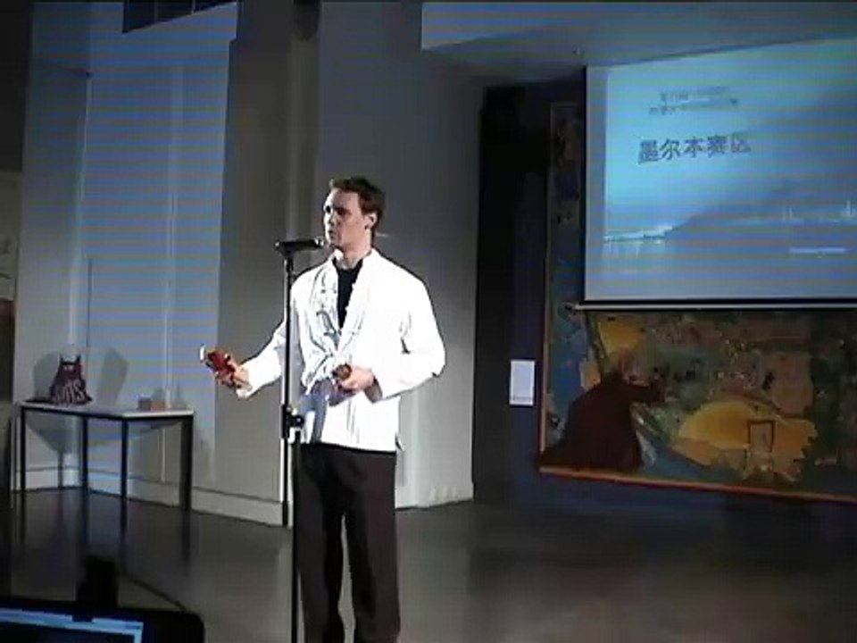 澳大利亚Monash大学中文系学生郭靖南在2009年汉语桥比赛会上表演快板书