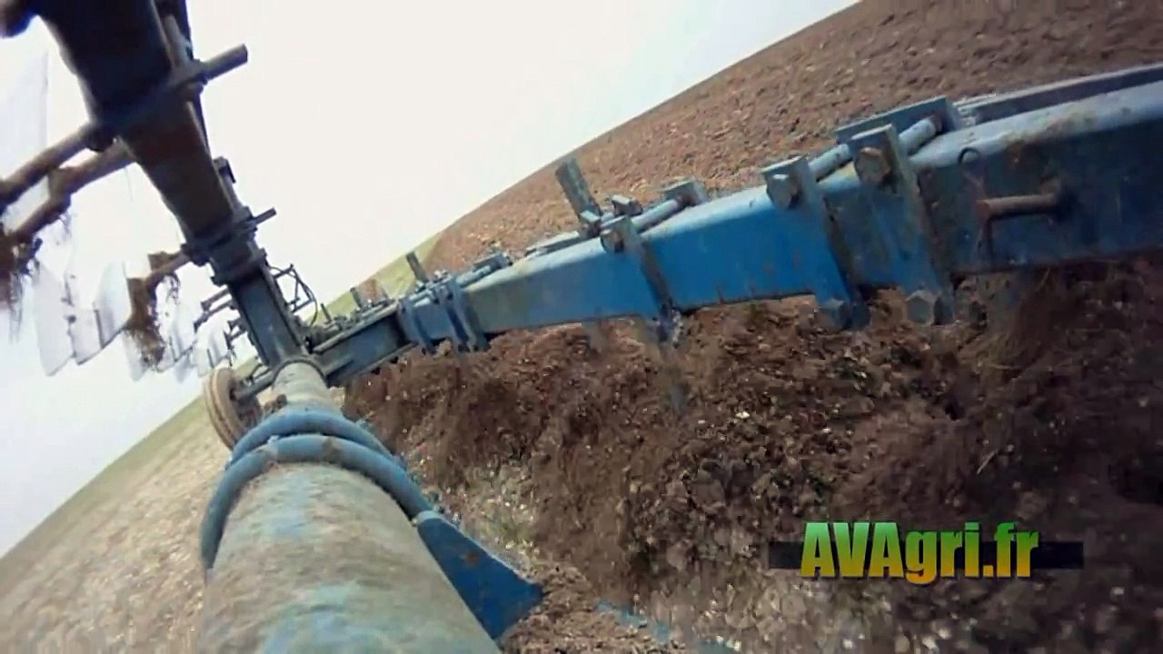 CASE IH 1255XL et charrue BONNEL 1/4 de tour au labour du blé en 2012