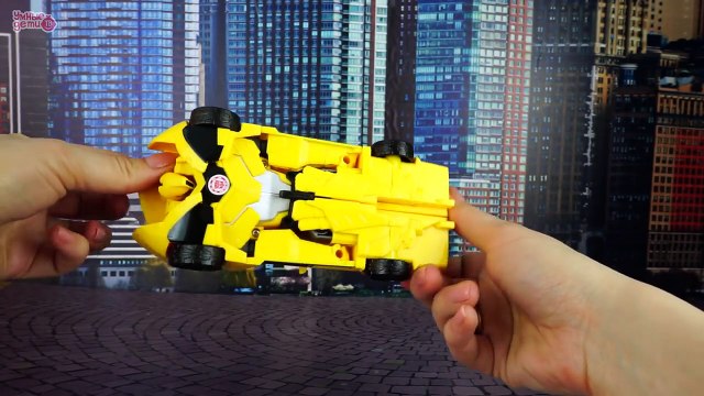 Игрушечный робот трансформер Бамблби Toy transformer of Bumblebee. Игрушки мальчикам Обзор игрушек