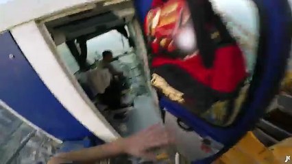 Ascension sans sécurité d'une grue à Dubaï