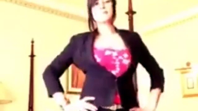 Qandeel baloch dancing on camera on request of her fans