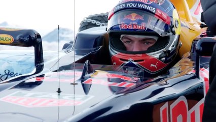 F1 Aracı Zincirli Lastiklerle Karlı Zeminde