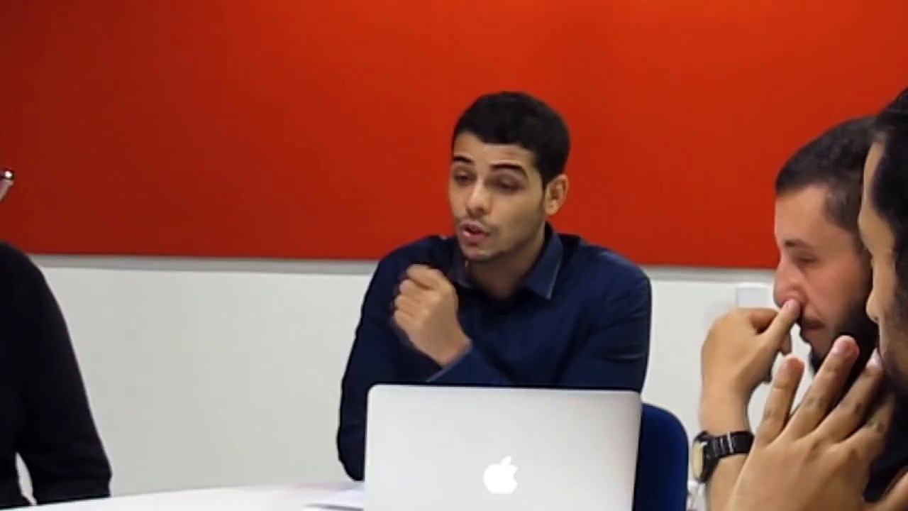 C'EST VOUS L'EXPERT#1 : Feghouli doit-il prolonger au FC Valence ? (Débat de la Rédac')