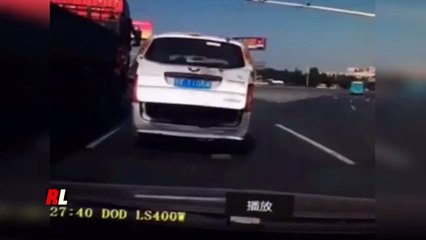 Не досмотрели ребенок выпал из машины