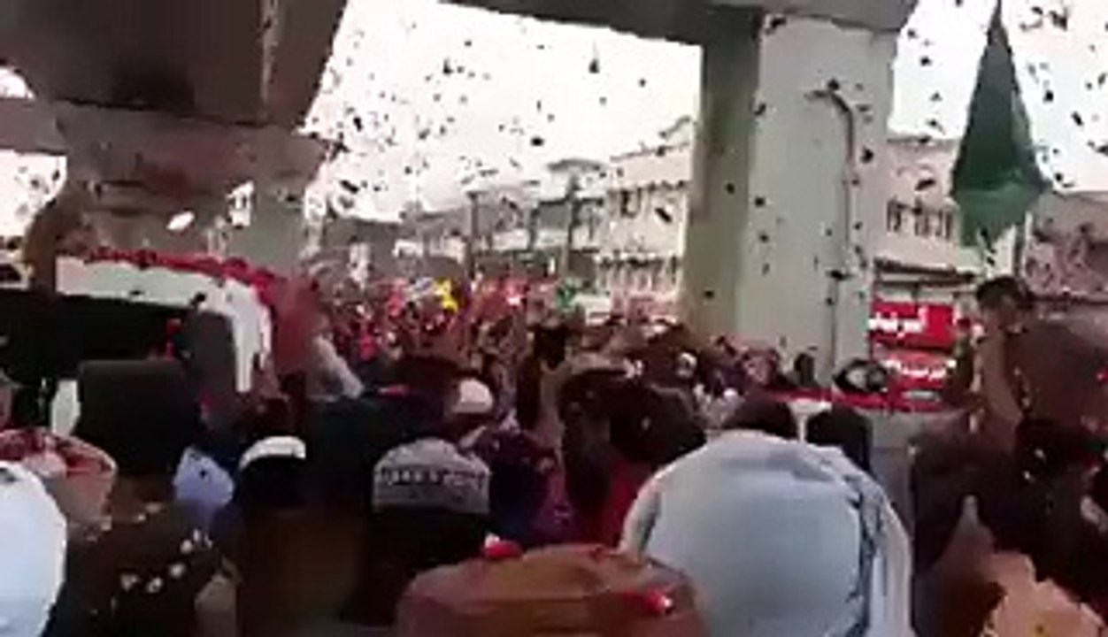 Rawalpindi Muslims on roads For Ghazi Mumtaz Qadri - Jameet e Islami Zin
