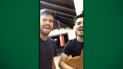 Goleiro Alisson aparece cantando sertanejo em vídeo