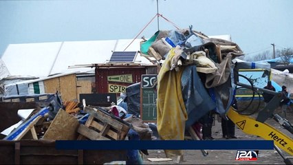 Poursuite du démantèlement de la "Jungle" de Calais dans un climat tendu