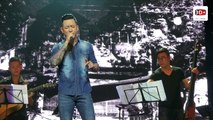 Tuấn Hưng khóc nghẹn ngào trên sân khấu Live show Nắm lấy tay anh khi hát về Hà Nội