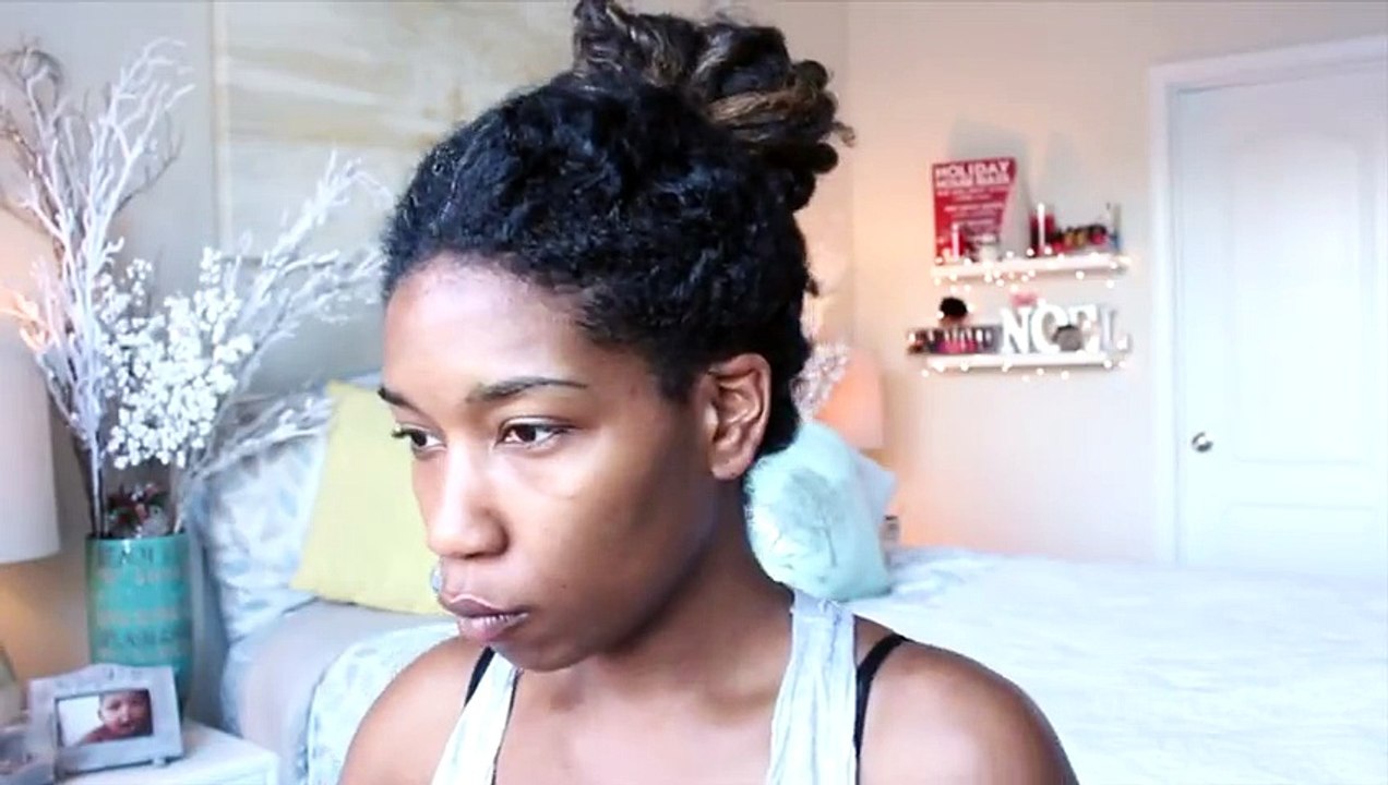 Quick Cute Natural Hairstyle + Cute Comfy Holiday Outfit | VLOGMAS - Half-Up Topknot