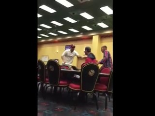 Baston lors d'un tournoi de poker