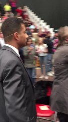Un garde du corps de Donald Trump agresse violemment un journaliste