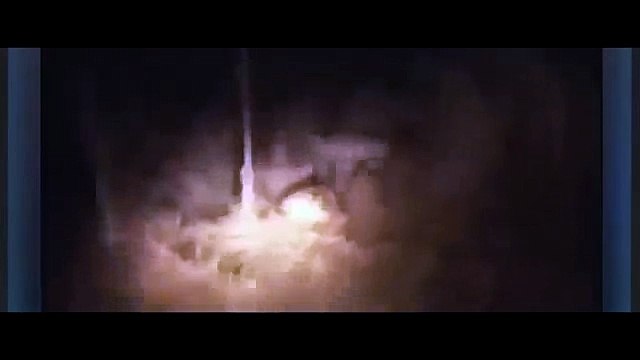 Опасные животные. Дикие животные. Буйволы атакуют льва