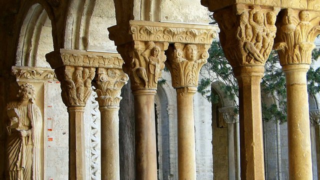 Arles, St-Trophime les pierres nous parlent