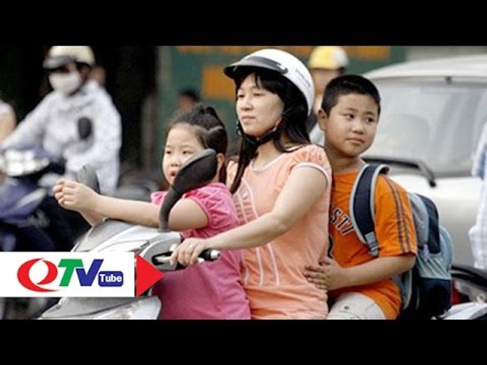 Phớt lờ quy định đội mũ bảo hiểm cho trẻ em | QTV