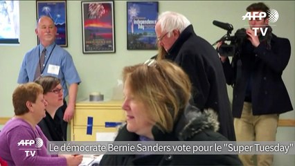 Bernie Sanders vote pour le "Super Tuesday"